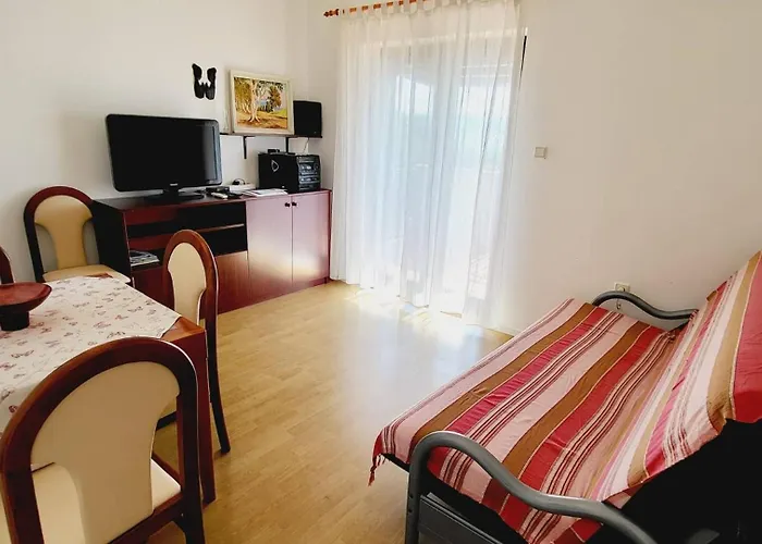 アパート With Parking Space Njivice, Krk - 21763 ニヴィーチェ