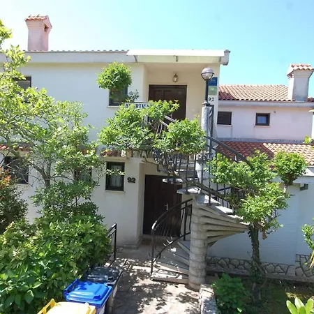 Apartamento With Parking Space Njivice, Krk - 21763